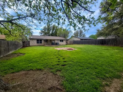 5705 Macneill Dr, Fort Worth TX  76148-3917 exterior