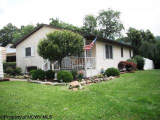 1208 Harvatis St, Morgantown WV  26508 exterior