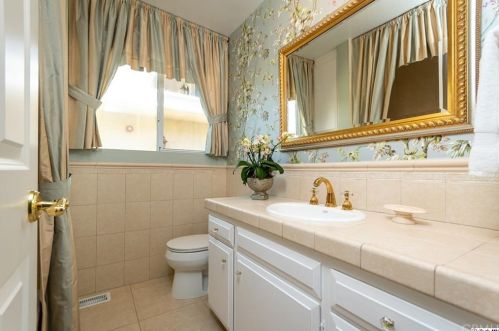 1629 Heather Ridge Dr, Glendale CA  91207-1035 exterior