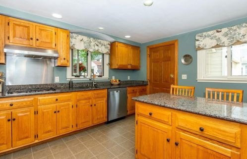 88 Kensington Rd, Portsmouth, NH 03801-4917