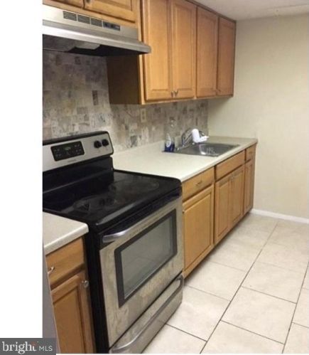 99 Rittenhouse Dr, Willingboro, NJ 08046-2543