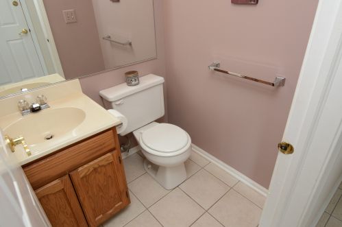 1198 Knollwood Dr, Carol Stream IL  60188-2943 exterior