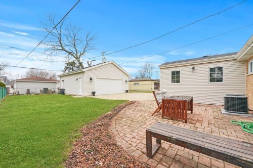 8222 Harlem Ave, Niles IL  60714-2658 exterior