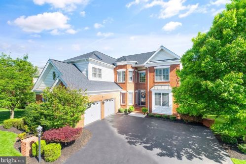 5774 Waterloo Bridge Cir, Haymarket, VA 20169-8126