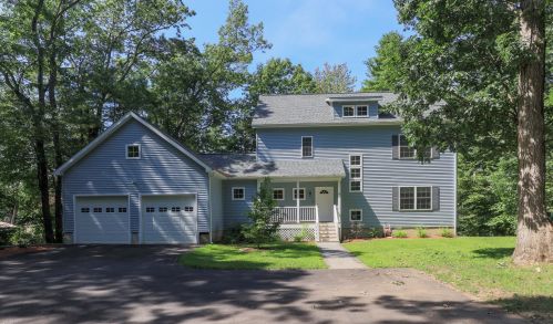 15 Escumbuit Rd, Derry, NH 03038-9510