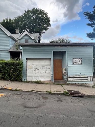 88 Hill St, Waterbury, CT 06704-3413
