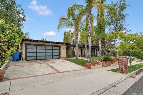 22636 Paul Revere Dr, Calabasas, CA 91302-4810