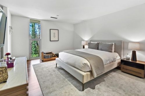 5890 Hilderbrand Dr, Atlanta GA  30328-5149 exterior