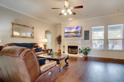 6321 Lake Side Dr, Fort Worth TX 76179 exterior