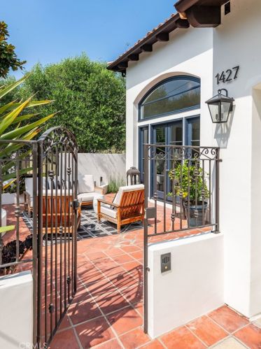 1427 8th St, Manhattan Beach, CA 90266-6348