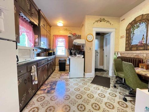 9 15th St, Scanlon, MN 55720-1907