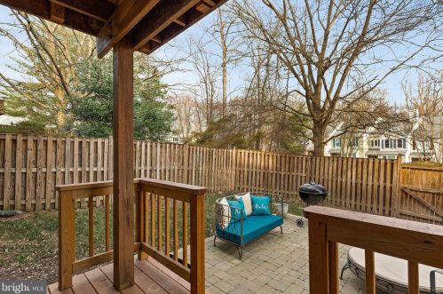 8166 Cliffview Ave, Springfield VA  22153-2622 exterior