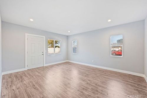 7960 Amestoy Ave, Van Nuys CA  91406-1603 exterior