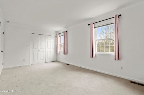 12 Greenwich Hills Dr, Greenwich CT  06831-4963 exterior