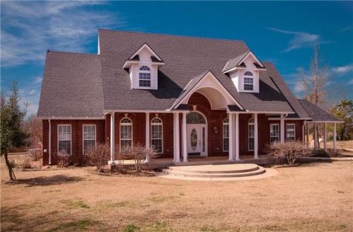 2707 Maple Dr, Harrah, OK 73045-8212