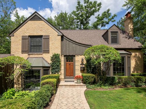 870 Thornwood Ln, Glenview, IL 60025-4419