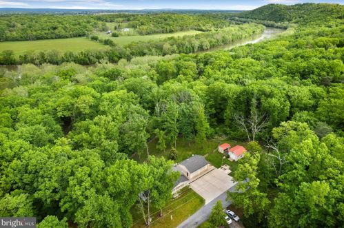 53 Bob White Dr, Harpers Ferry WV  25425-5810 exterior