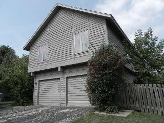 320 Forest Ave, Keeneyville, IL 60172-2920
