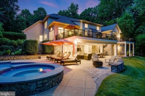 13323 Ivakota Farm Rd, Clifton, VA 20124-1542
