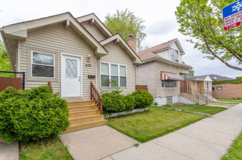 434 111th St, Chicago, IL 60628-4048