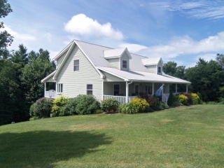 299 Foggy Ln, Boone, NC 28607-4232