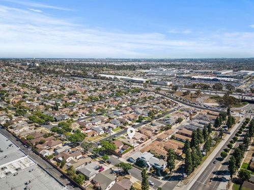 11609 Atkinson Ave, Hawthorne CA  90250-1827 exterior