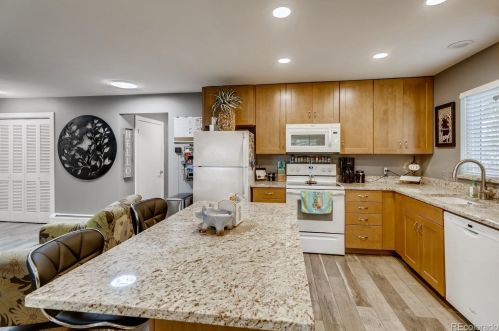 5393 Yale Ave, Denver CO  80222-6902 exterior