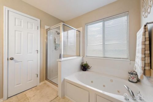 3921 Cyn Gln Cir, Austin TX  78732-2187 exterior