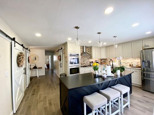 265 Shawnee Dr, Carol Stream IL  60188-1962 exterior