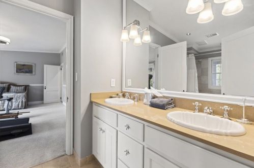 877 Highland Ter, Atlanta GA  30306-3411 exterior