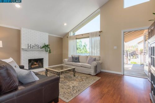 432 Mills Dr, Benicia, CA 94510-1435
