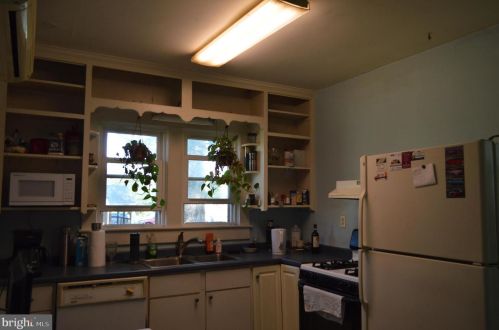 181 Sanford Dr, Fredericksburg, VA 22406-1064