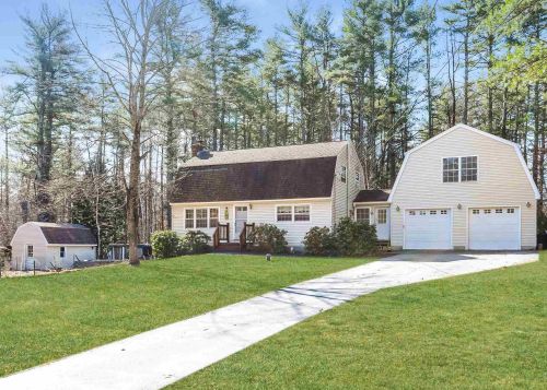 1 Washington St, Pelham, NH 03076-2364