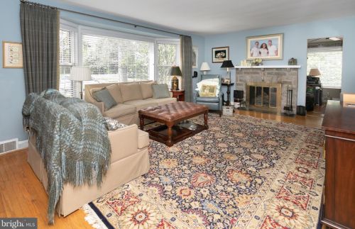 561 Crystal Lake Ave, Tavistock NJ 08033-2748 exterior