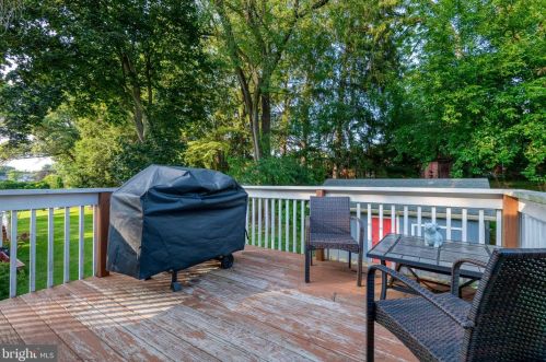 319 Devon Dr, Lancaster PA  17603-4609 exterior