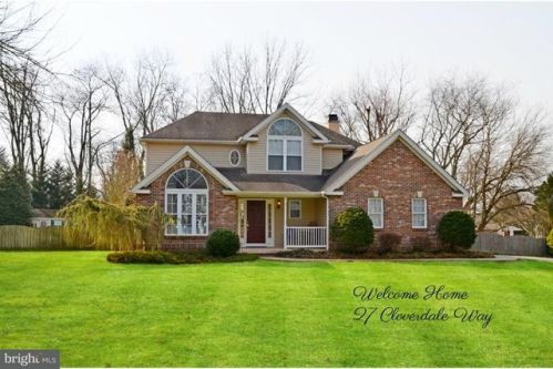 27 Cloverdale Way, Columbus, NJ 08022-1873