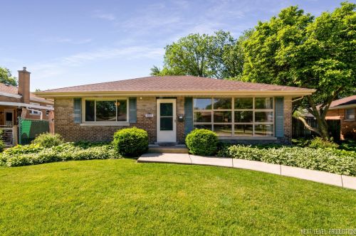 8911 Monroe Ave, Brookfield, IL 60513-1432