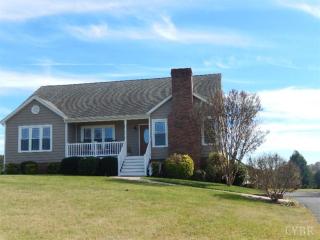 314 Meadows Dr, Forest, VA 24551-1138