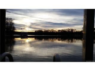 9147 Shorewood Pl, Catawba Heights, NC 28012-7635