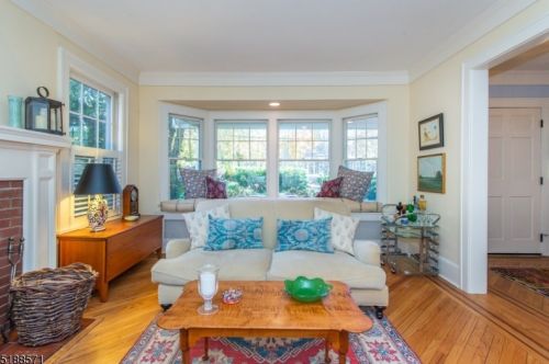 112 Briarcliff Rd, Mountain Lakes, NJ 07046-1144
