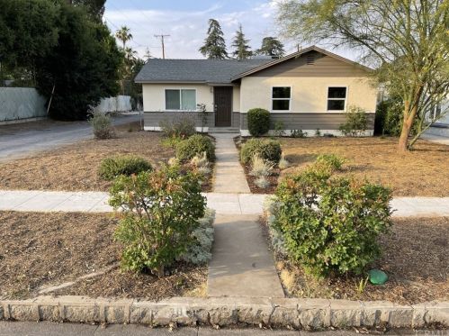 1030 Brockton Ave, Redlands, CA 92374-3611
