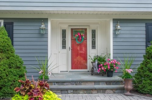 14 Knollwood Ter, Dover, NJ 07869-3012