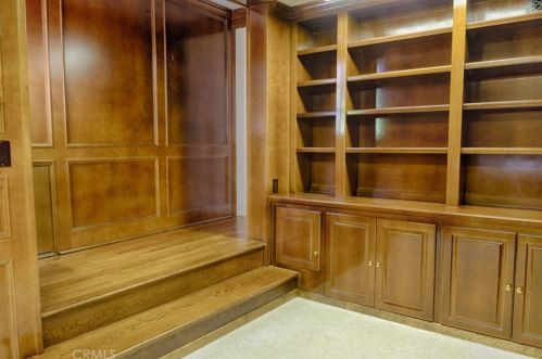 1628 La Loma Dr, Santa Ana CA 92705-3078 exterior