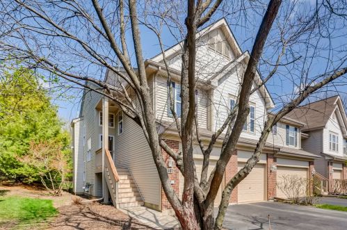 102 Samuel Ct, Streamwood, IL 60107-2905