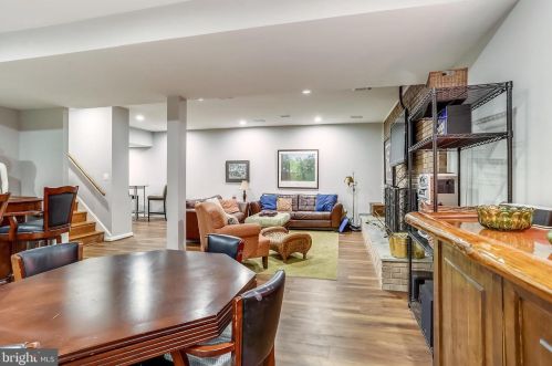 9527 Clement Rd, Silver Spring MD 20910-1643 exterior