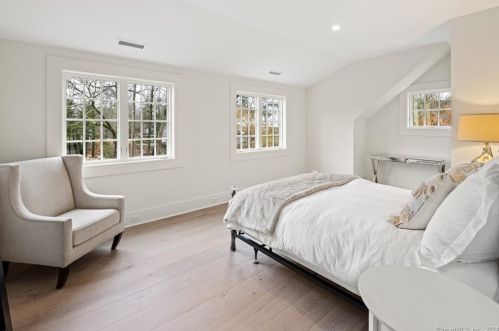3 Old Kings Hwy, Norwalk CT  06850-1128 exterior