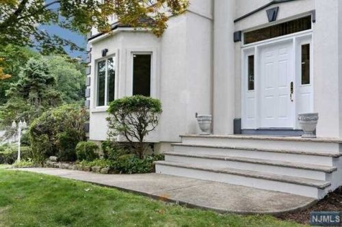 10 Giletta Ct, Closter, NJ 07624-2904