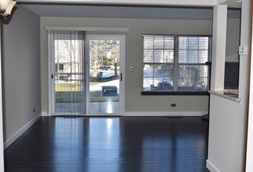 667 Meadows Blvd, Addison, IL 60101-1600