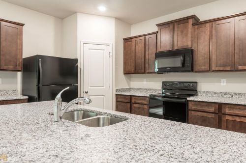 341 Augusta Woods Dr, Villa Rica, GA 30180