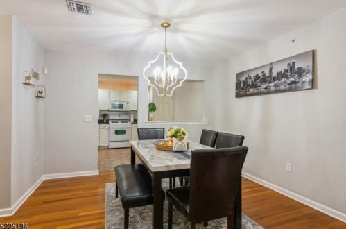 121 Forest Dr, Piscataway NJ  08854-2273 exterior